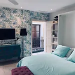 Cathedral Studio, Luxury Studio In Cathedral Area, Parking Optional